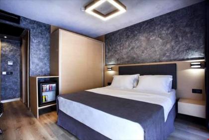 Red Stone Hotel - image 3