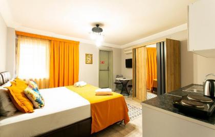 Orange Elegance Studio of Sirena's Suites (Apt. 3)