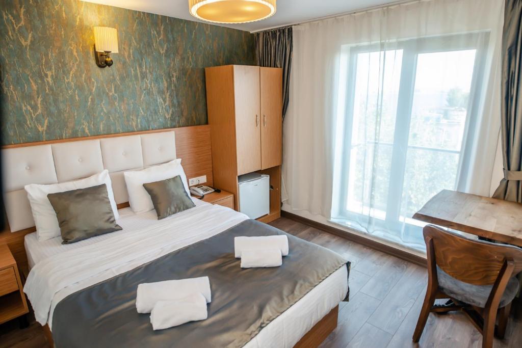 The Camelot Hotel - image 2
