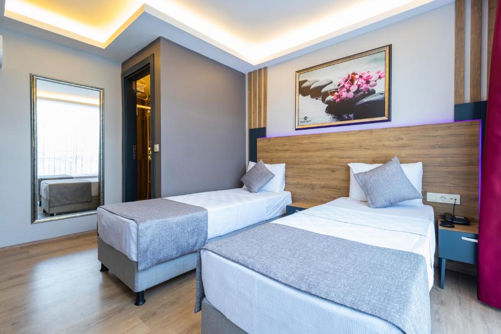 Rush Hotel Istanbul - image 7