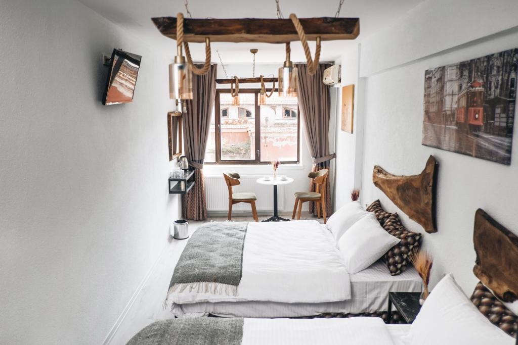 PANDAN KARAKOY SUİT - main image