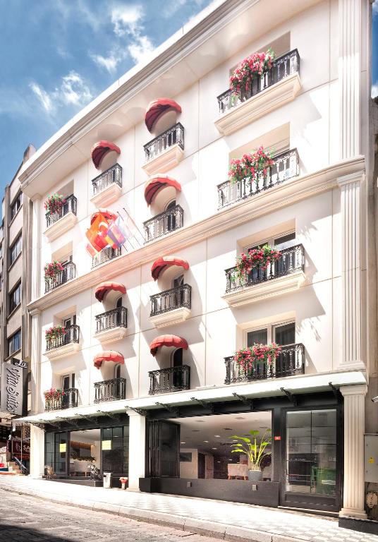 La Vita Suites - main image