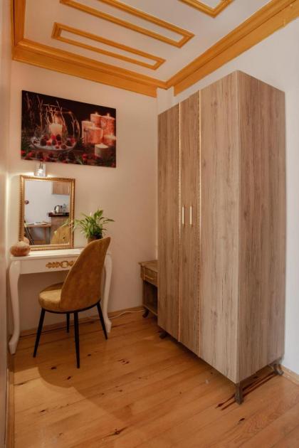 April Story Apart Hotel - image 2