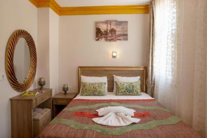 April Hotel - image 10