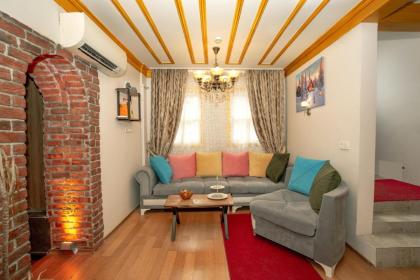 April Hotel - image 19