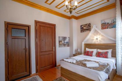 April Hotel - image 3