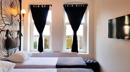 Casa Rosa Suites - image 2