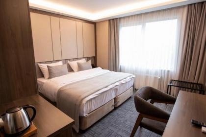 THE GREEN HOTEL - image 14