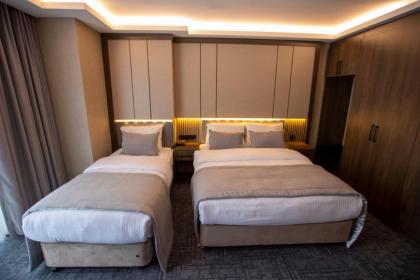 THE GREEN HOTEL - image 17