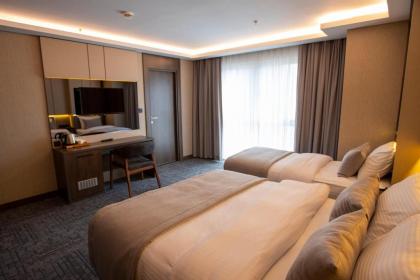 THE GREEN HOTEL - image 19
