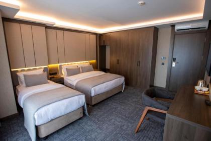 THE GREEN HOTEL - image 20