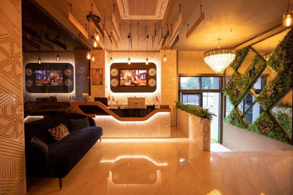 THE GREEN HOTEL - image 5