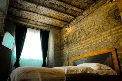 Roya Rooms - image 10