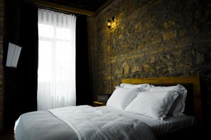 Roya Rooms - image 11