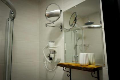 Roya Rooms - image 20