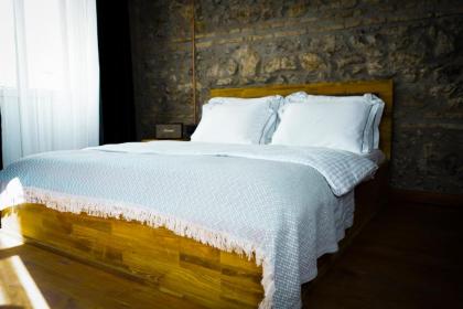 Roya Rooms - image 3