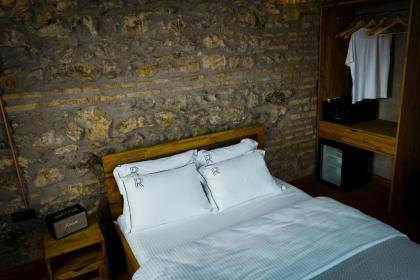 Roya Rooms - image 5