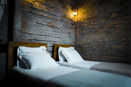 Roya Rooms - image 8