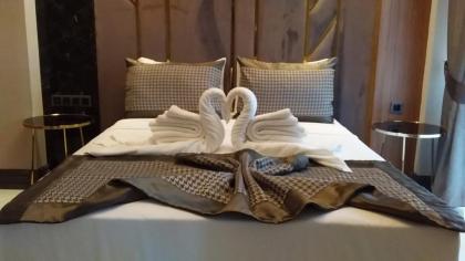 Santra Hotel - image 1
