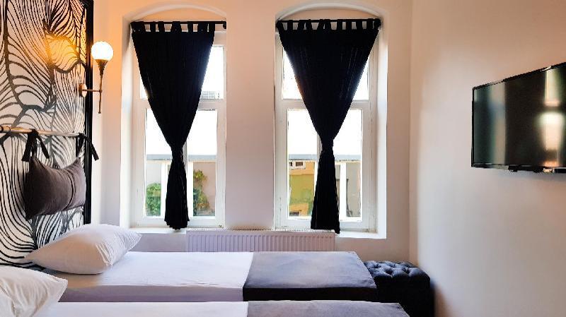 Casa Rosa Suites - image 2