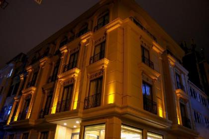 Deluxe Newport Hotel - image 3