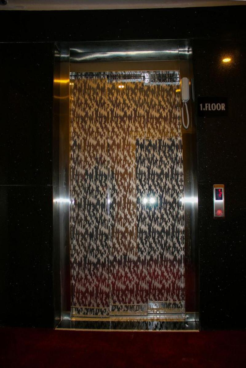 Deluxe Newport Hotel - image 4