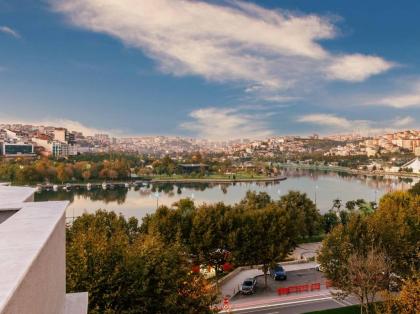 Ramada by Wyndham Istanbul Golden Horn - image 13