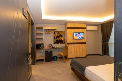 Fly And Stay Airport Hotel - image 10