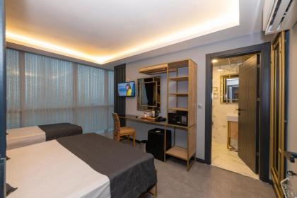 Fly And Stay Airport Hotel - image 12