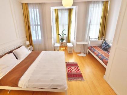 Beyoglu-Central-Historical-Keyless-Close to Metro