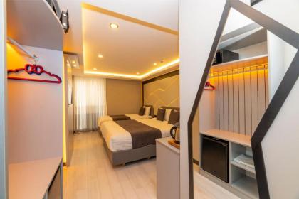 White Corner Hotel - image 3