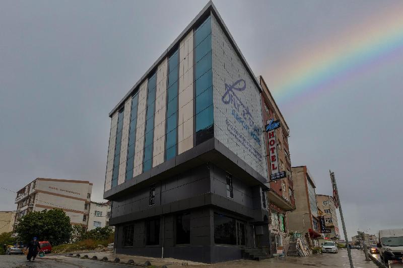 Fly And Stay Airport Hotel - image 4