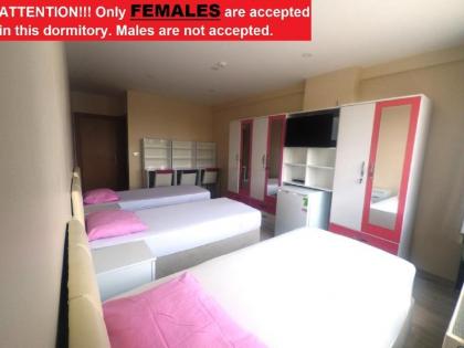ONLY WOMEN! TRIPLE ROOM. PRIV. BATHROOM. FREE WIFI