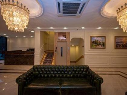 Porta Romanos Hotel - image 25