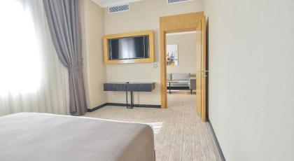 QUA COMFORT HOTEL - image 28