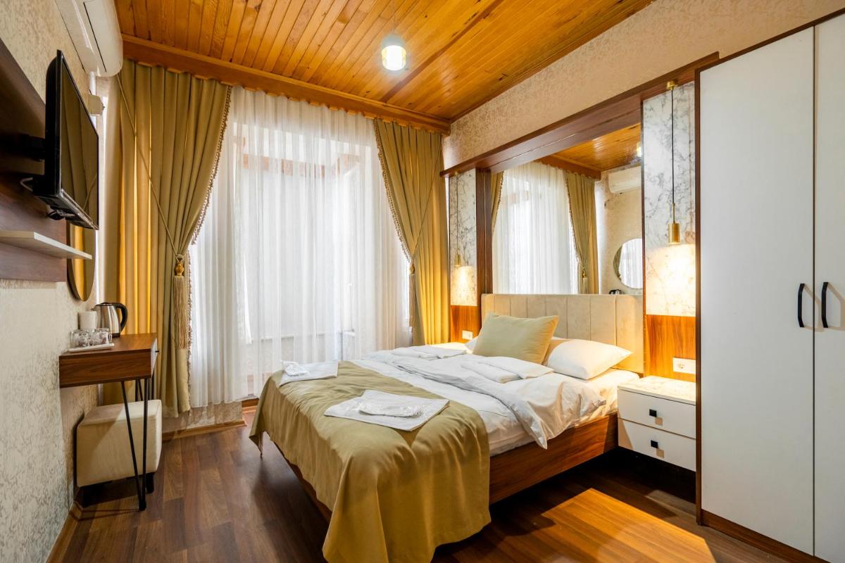 Candy Hotel - main image