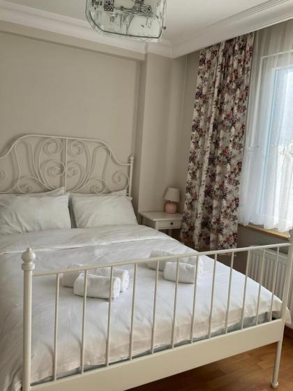 Lovely two bedroom flat There is a separate room used as an office suitable for working from home. - image 14