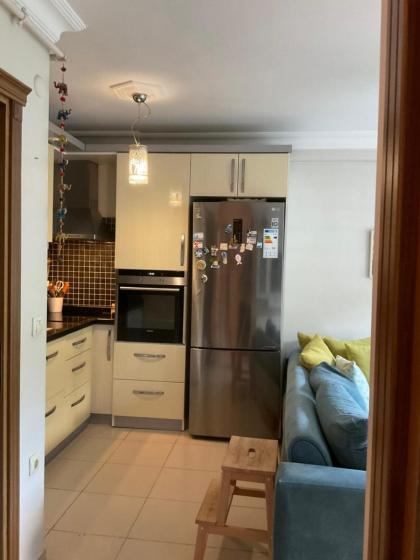 Lovely two bedroom flat There is a separate room used as an office suitable for working from home. - image 2