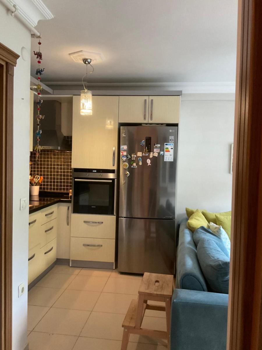 Lovely two bedroom flat There is a separate room used as an office suitable for working from home. - image 2