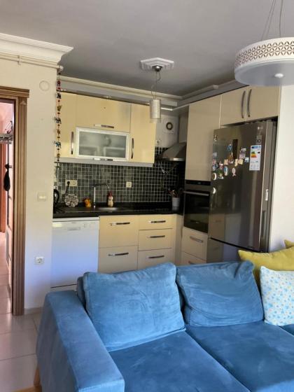 Lovely two bedroom flat There is a separate room used as an office suitable for working from home. - image 9