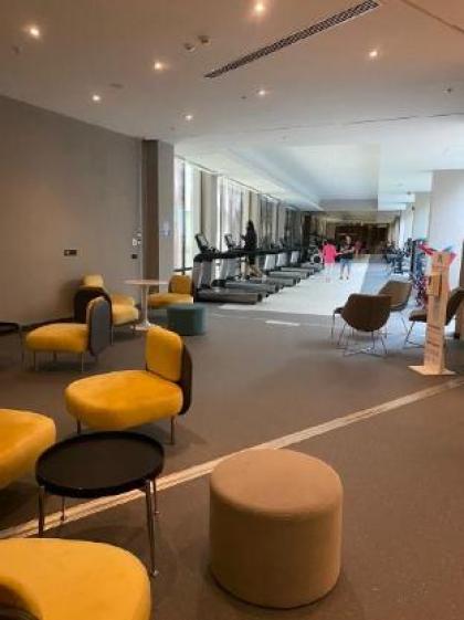 New luxuriously renovated 11  home in city center - image 11