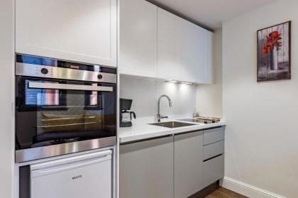 Modern House with Central Location in Beyoglu - image 8