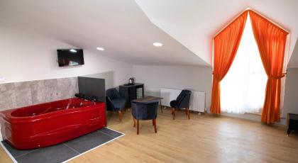 Zoom Hotel - image 7