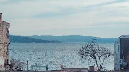 Sar?yer sahilde Deniz Manzaral? EV Sahile 15 Metre