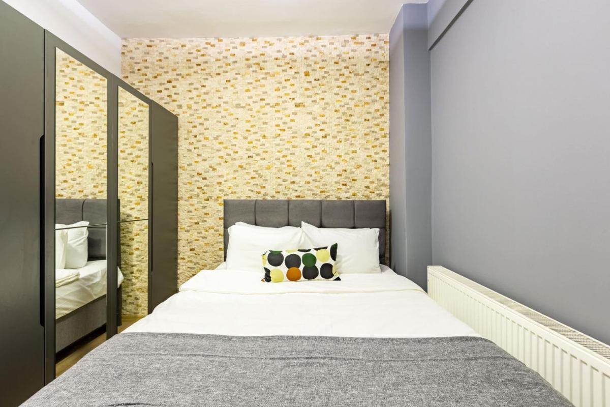 Distinguished Flat with Backyard in Sisli - image 6