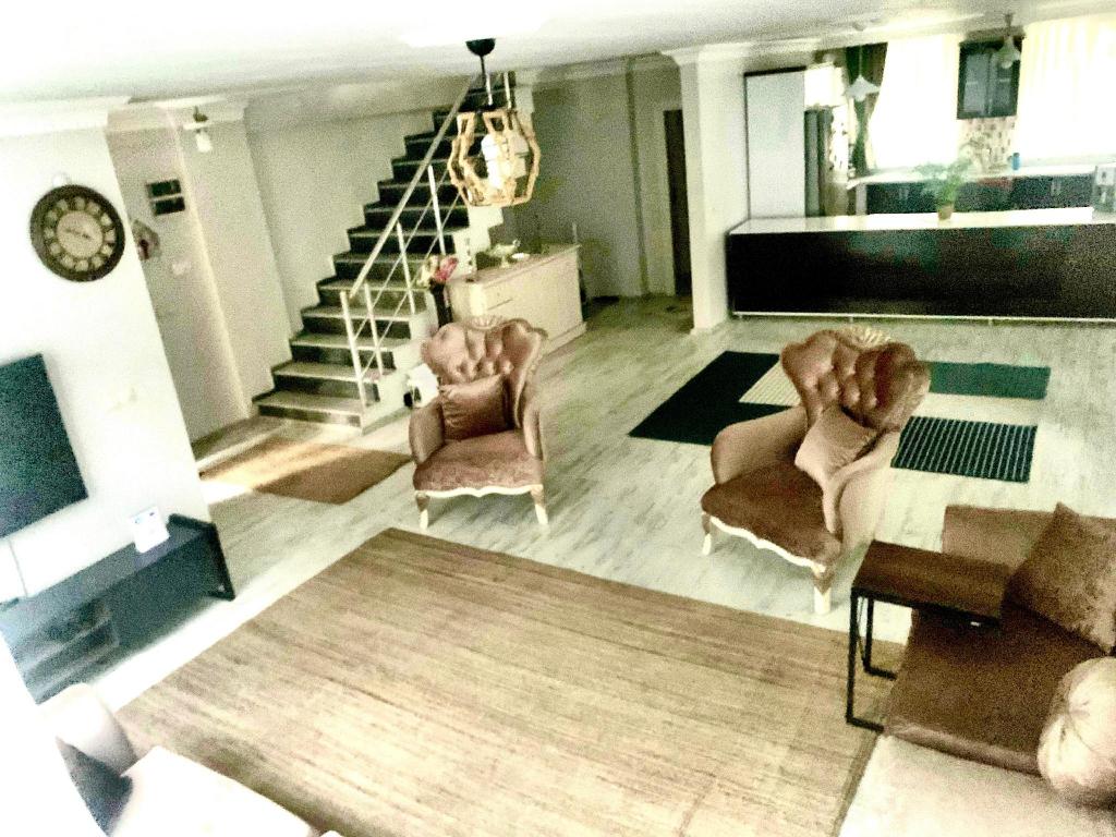 Villa room in the airport in the forest - image 2