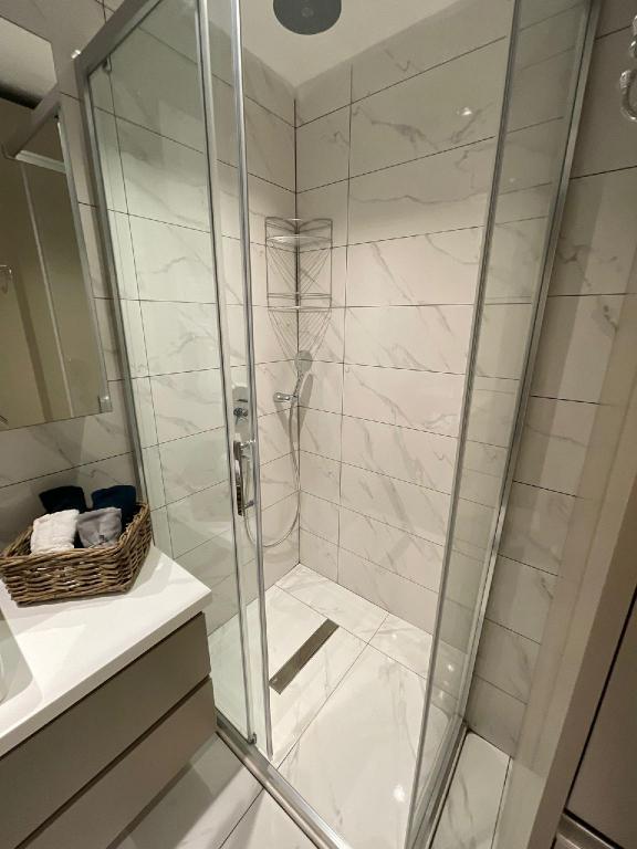 Modern New Studio Apartment near Mall of Istanbul - image 2