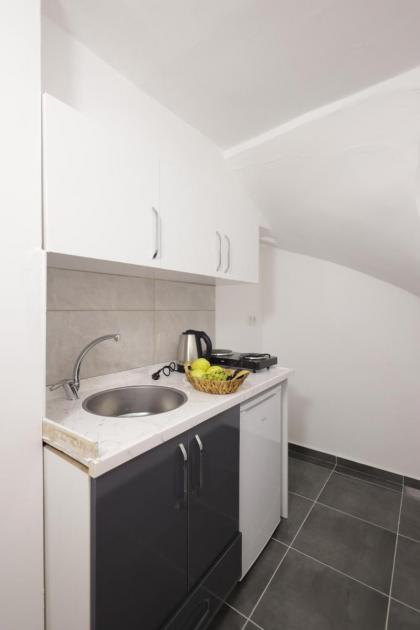 Bonita Apart - image 25