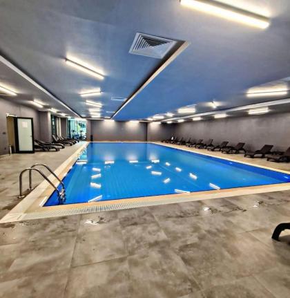 Lovely serviced apartment with a pool and GYM