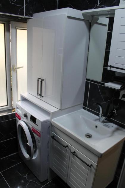 Beyoğlu Asmalımescit'te Mobilyalı Balkonlu Daire - image 10